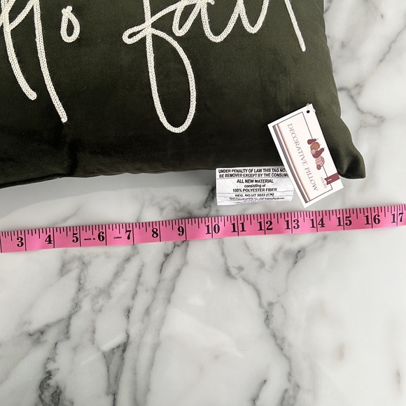 Target Bullseye 2023 - NWT - Throw Pillow Set - Picture 4 of 11